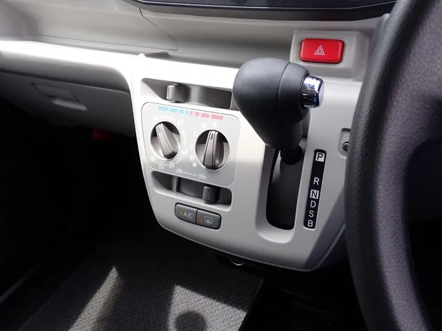ミラ イース(ダイハツ)の車両写真