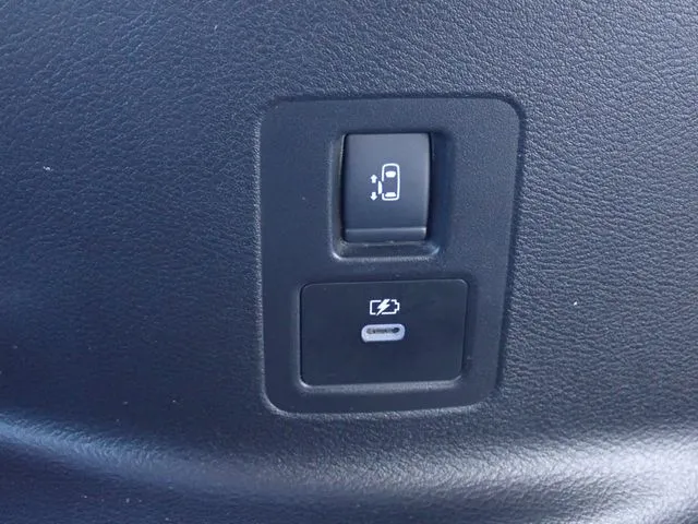セレナ(ニッサン)の車両写真