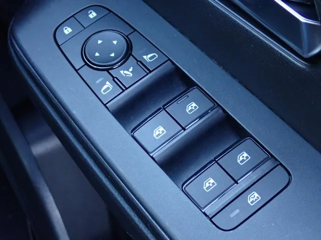 セレナ(ニッサン)の車両写真