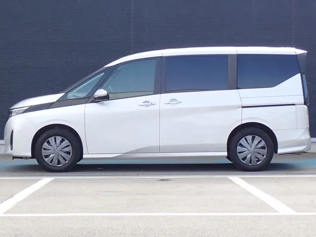 セレナ(ニッサン)の車両写真