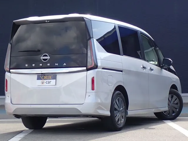セレナ(ニッサン)の車両写真