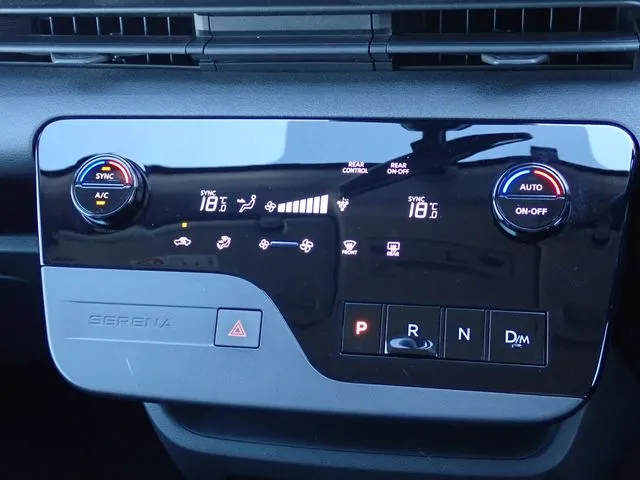 セレナ(ニッサン)の車両写真