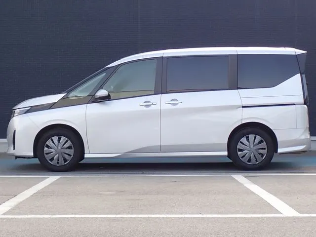 セレナ(ニッサン)の車両写真