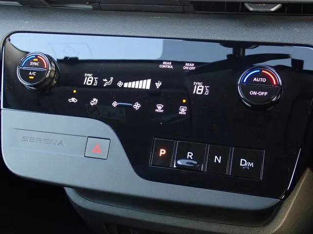 セレナ(ニッサン)の車両写真