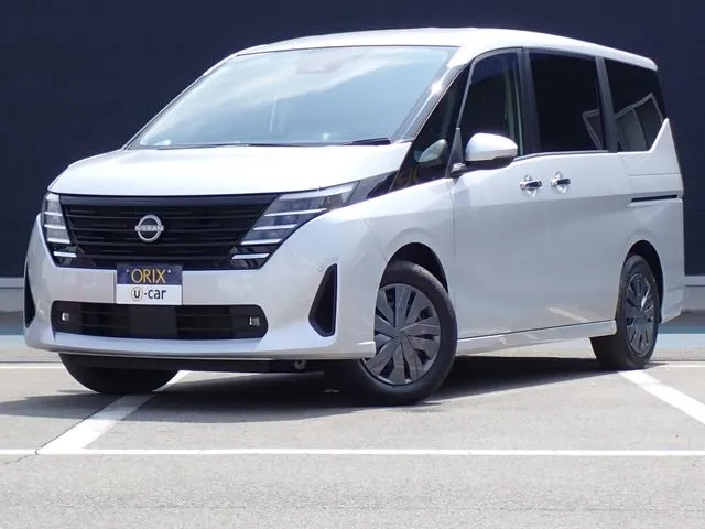 セレナ(ニッサン)の車両写真