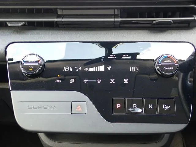 セレナ(ニッサン)の車両写真