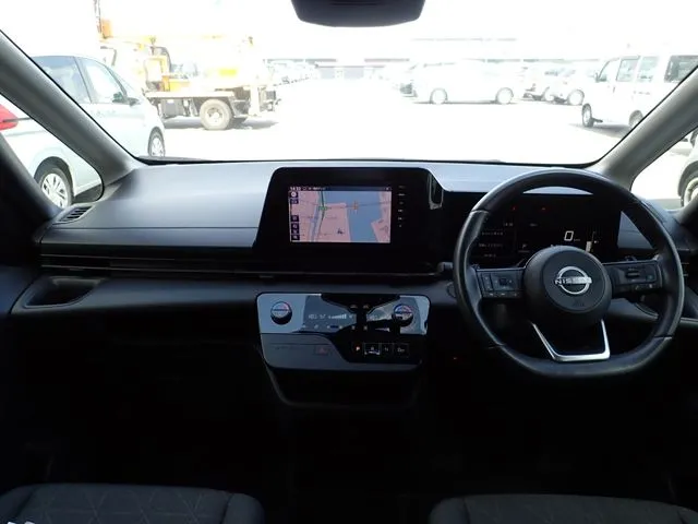 セレナ(ニッサン)の車両写真