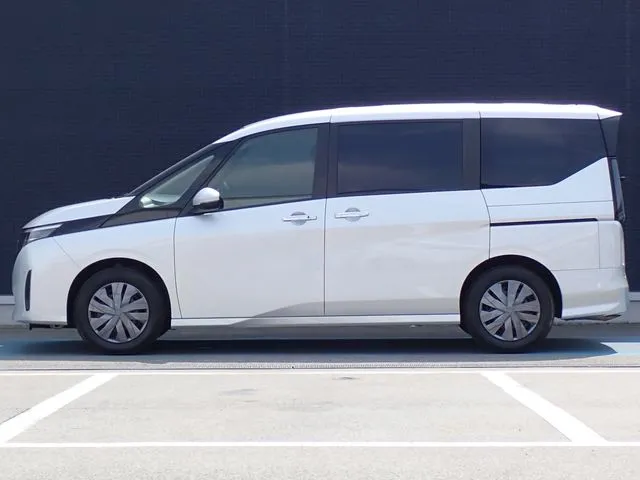 セレナ(ニッサン)の車両写真
