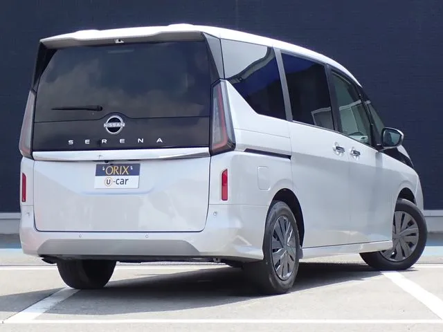 セレナ(ニッサン)の車両写真