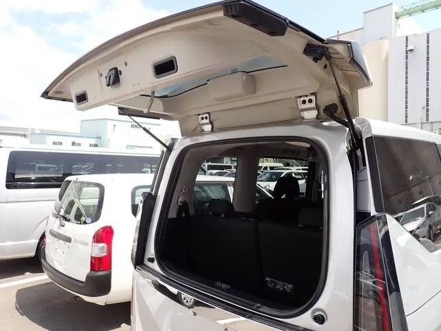 セレナ(ニッサン)の車両写真
