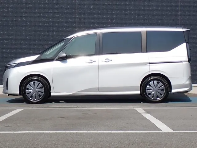 セレナ(ニッサン)の車両写真
