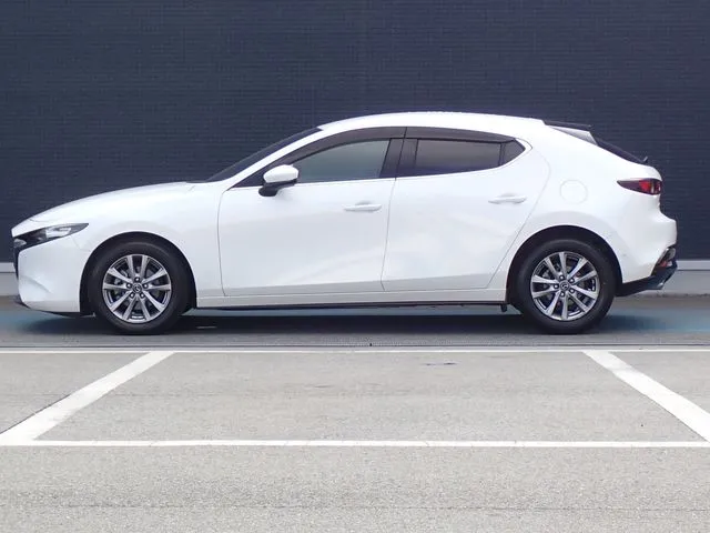 MAZDA3 ファストバック(マツダ)の車両写真