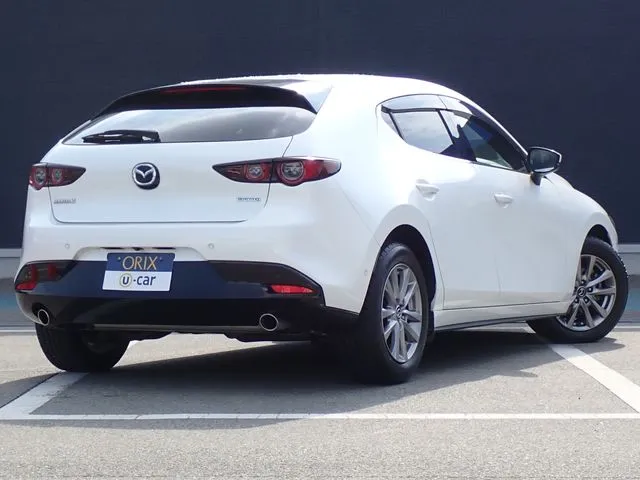 MAZDA3 ファストバック(マツダ)の車両写真