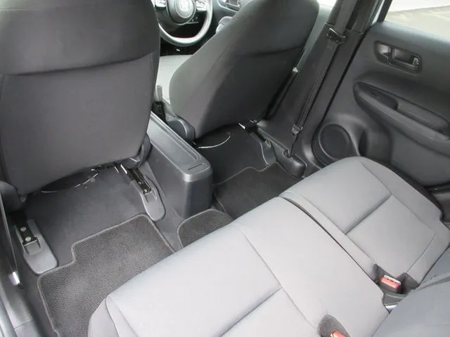 フィット　ｅ：ＨＥＶ　４ＷＤ（ホンダ）の車両写真