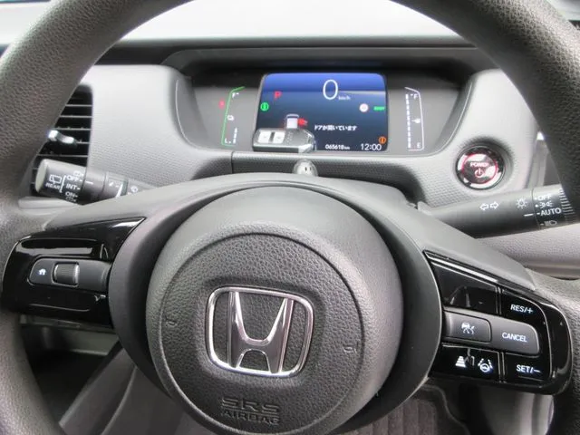 フィット　ｅ：ＨＥＶ　４ＷＤ（ホンダ）の車両写真