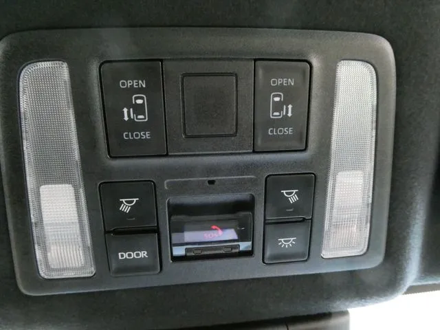 ヴォクシー(トヨタ)の車両写真