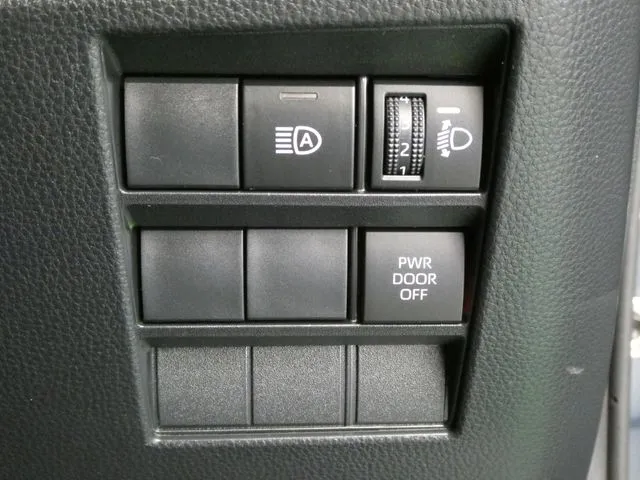 ヴォクシー(トヨタ)の車両写真