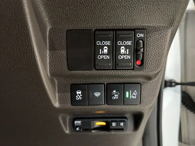 フリードプラス ハイブリッド(ホンダ)の車両写真
