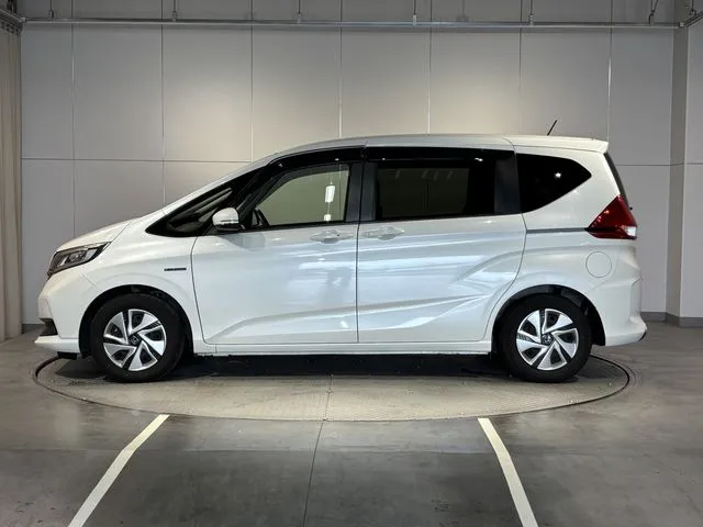 フリードプラス ハイブリッド(ホンダ)の車両写真