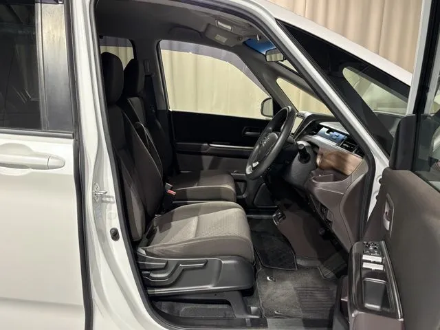 フリードプラス ハイブリッド(ホンダ)の車両写真