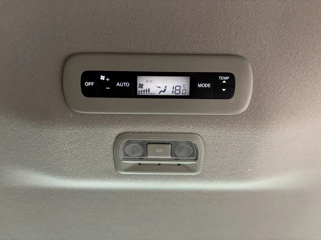 セレナ（ニッサン）の車両写真