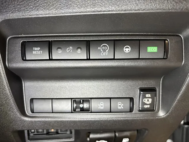 セレナ（ニッサン）の車両写真