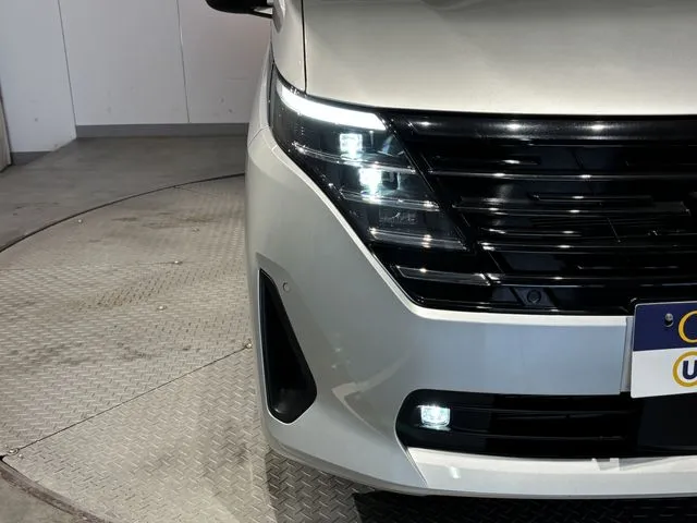 セレナ（ニッサン）の車両写真
