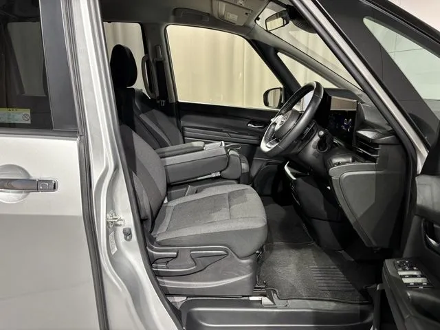 セレナ（ニッサン）の車両写真