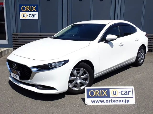 マツダ　ＭＡＺＤＡ３　セダン
