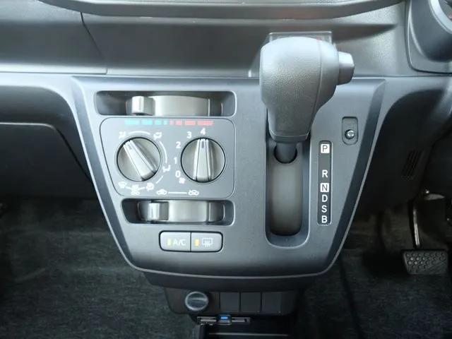 ミラ イース(ダイハツ)の車両写真
