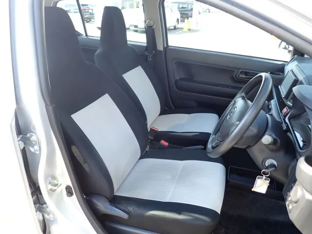ミラ イース(ダイハツ)の車両写真