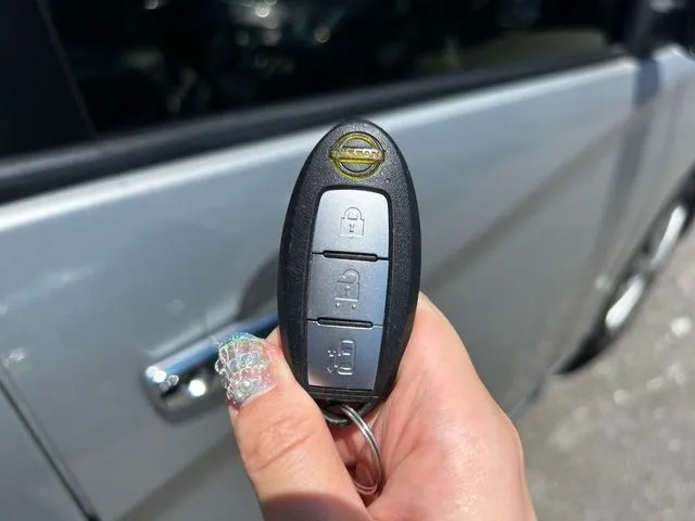 セレナ（ニッサン）の車両写真