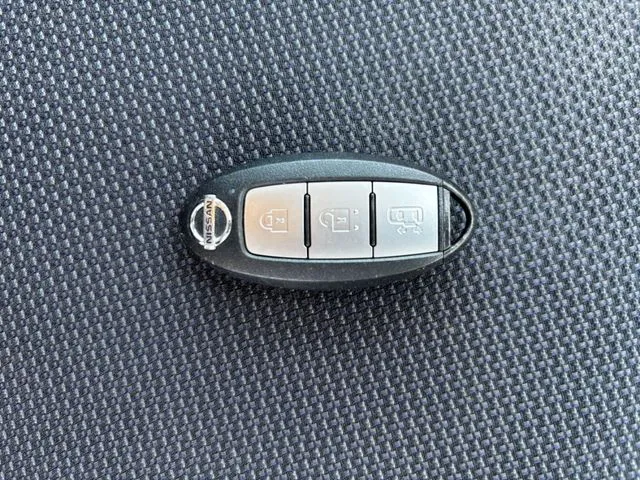 セレナ（ニッサン）の車両写真