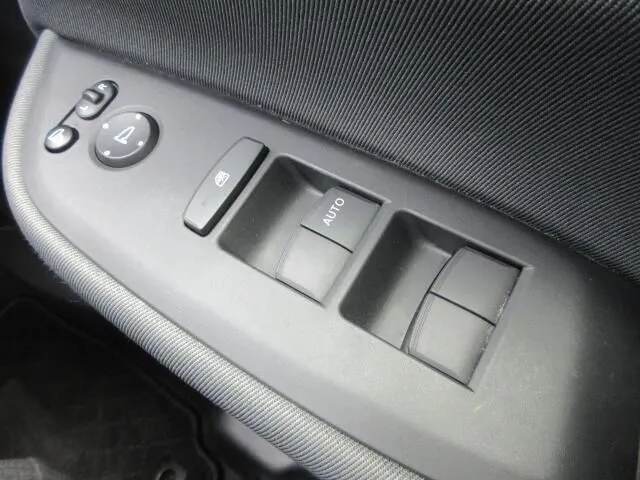 ホンダ　フィット　ｅ：ＨＥＶ　４ＷＤ