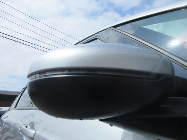 ホンダ　フィット　ｅ：ＨＥＶ　４ＷＤ