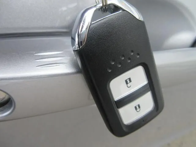 ホンダ　フィット　ｅ：ＨＥＶ　４ＷＤ
