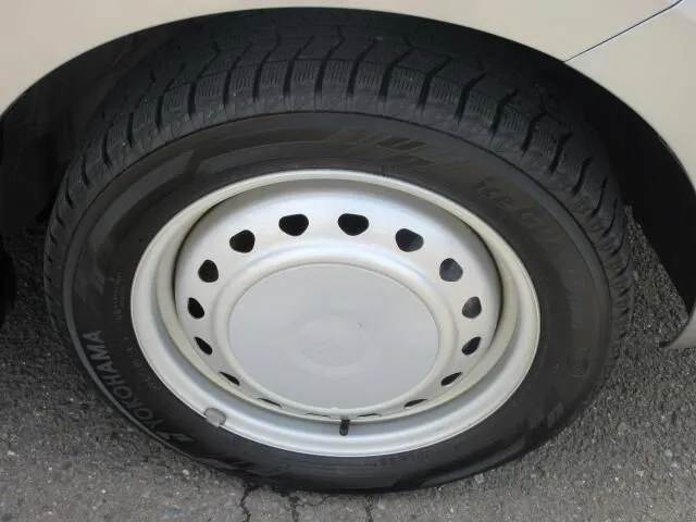 ホンダ　フィット　ｅ：ＨＥＶ　４ＷＤ