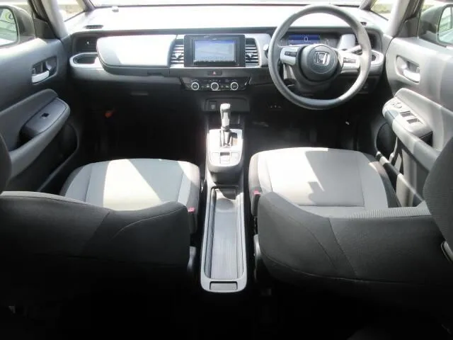 ホンダ　フィット　ｅ：ＨＥＶ　４ＷＤ