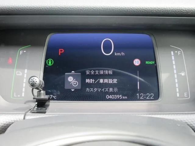 ホンダ　フィット　ｅ：ＨＥＶ　４ＷＤ