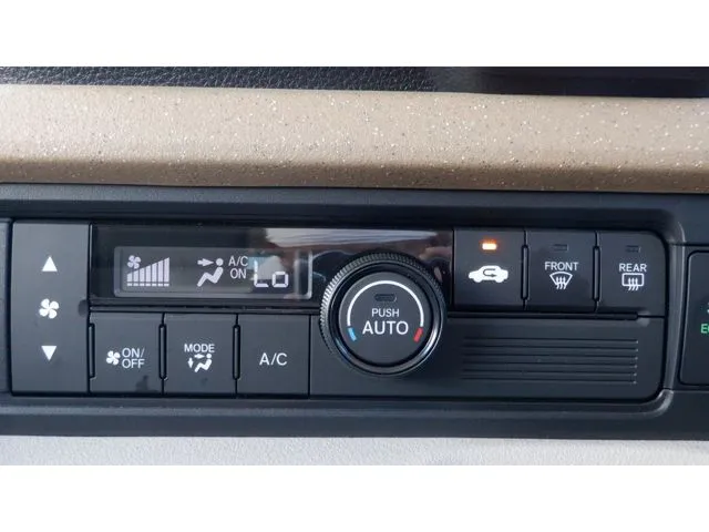 N BOX(ホンダ)の車両写真
