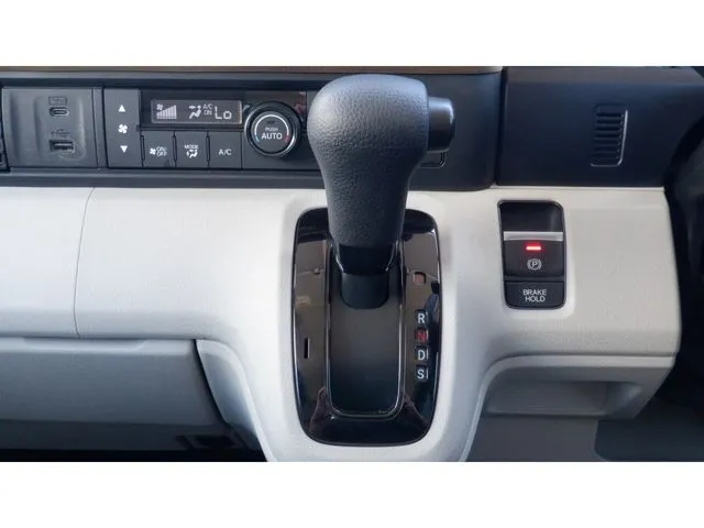 N BOX(ホンダ)の車両写真