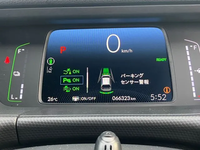 ホンダ　フィット　ｅ：ＨＥＶ　４ＷＤ