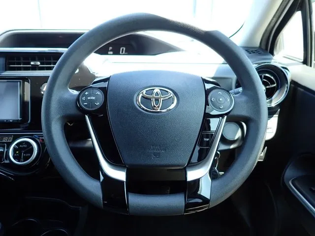 アクア（トヨタ）の車両写真