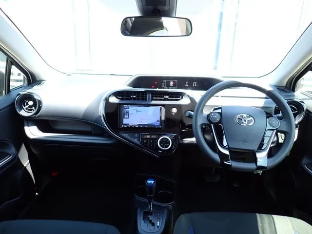 アクア（トヨタ）の車両写真