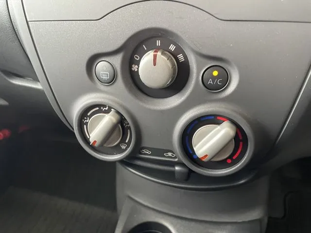 ノート(ニッサン)の車両写真