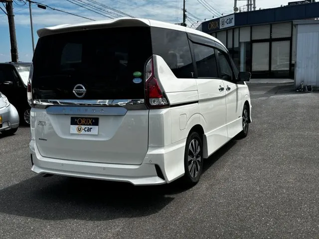 セレナ Sハイブリッド(ニッサン)の車両写真