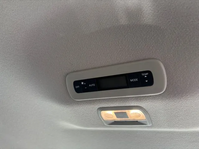 セレナ(ニッサン)の車両写真