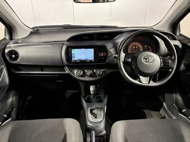トヨタ ヴィッツ 4WD