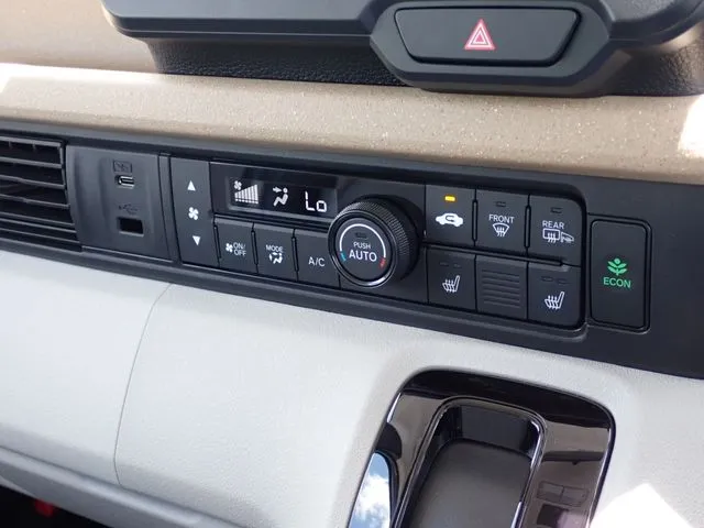 ホンダ　Ｎ　ＢＯＸ　４ＷＤ