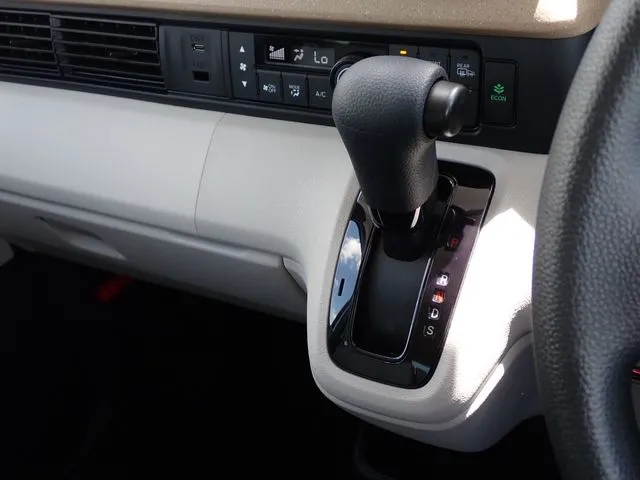 ホンダ　Ｎ　ＢＯＸ　４ＷＤ